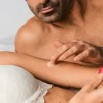 Goliate Spiselig massage- og glideolie 2i1 ØKO - nød 2 ml - prøve - til hende og ham
