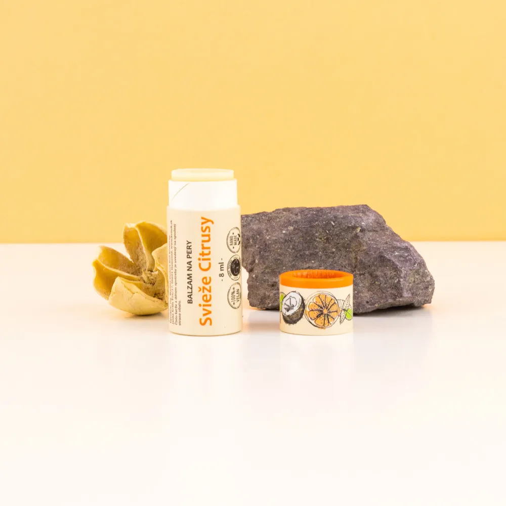 Kvitok Fresh Citrus Lip Balm (8 ml) - giver en blidt kølende fornemmelse