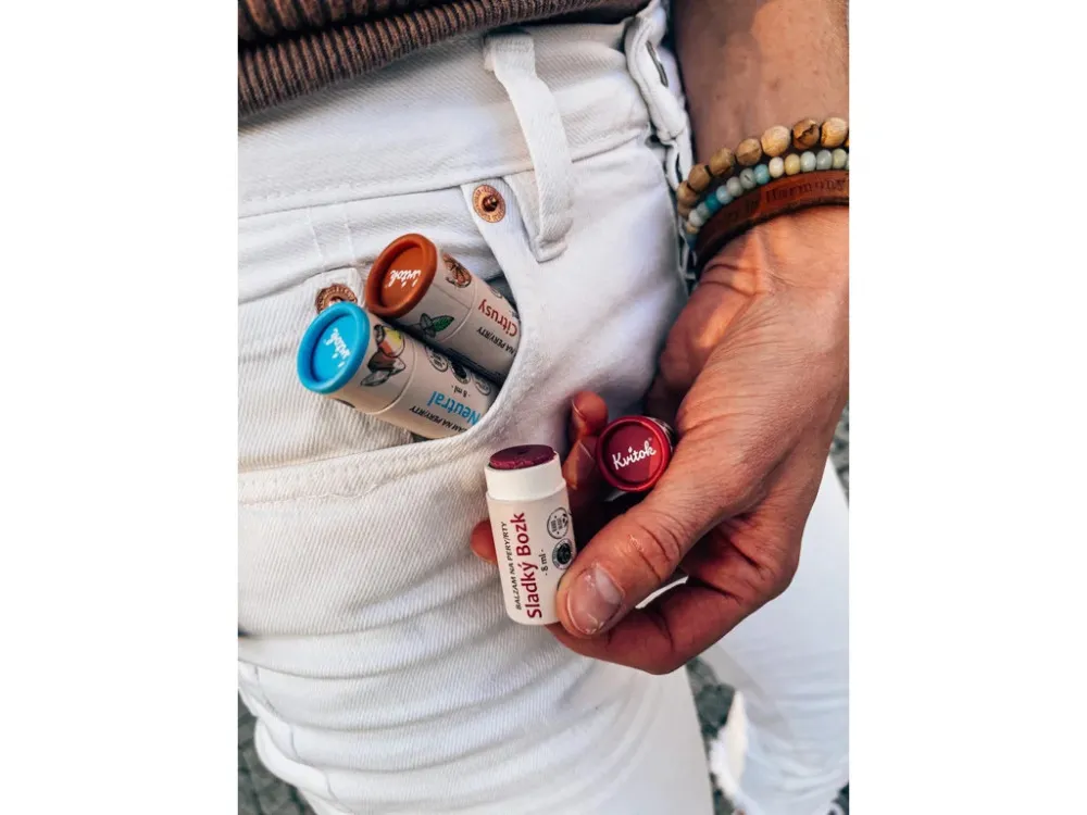 Kvitok Fresh Citrus Lip Balm (8 ml) - giver en blidt kølende fornemmelse