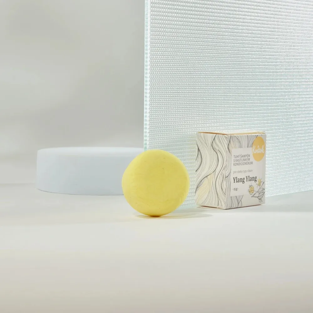 Kvitok Stiff shampoo med balsam til let hår Ylang Ylang (25 g) - skummer smukt