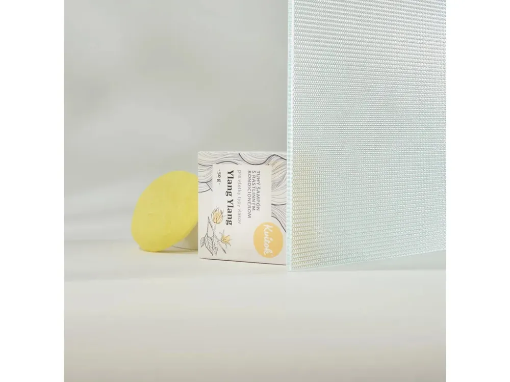 Kvitok Stiff shampoo med balsam til let hår Ylang Ylang (25 g) - skummer smukt