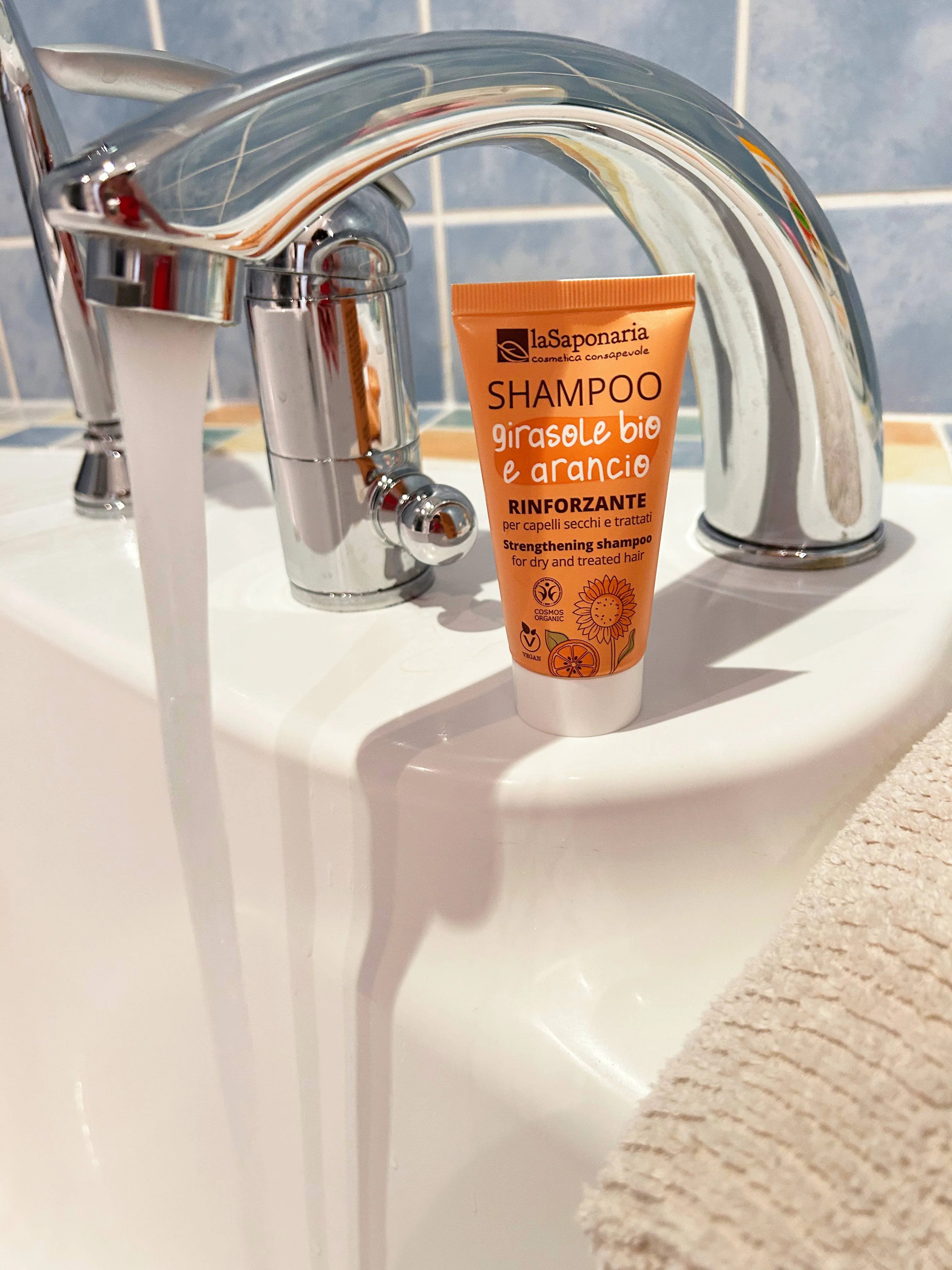 laSaponaria Økologisk shampoo med solsikke og sød appelsin 30 ml