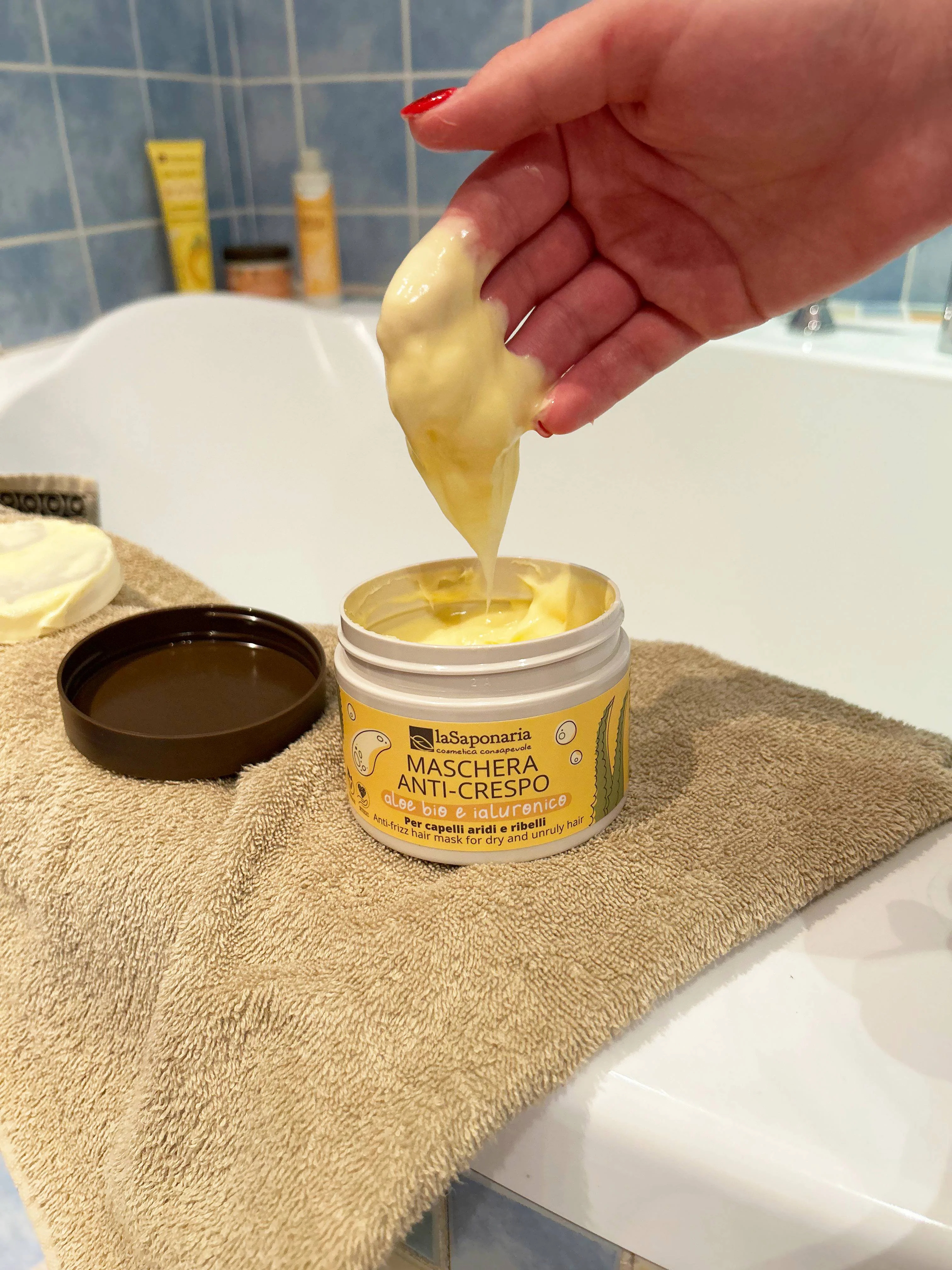 laSaponaria Hårmaske mod kruset hår med aloe vera og hyaluronsyre (200 ml) - hjælp til udtørret hår