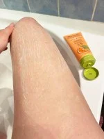 laSaponaria Kropspeeling med økologisk ginkgo biloba og C-vitamin 200 ml - til blød og strålende hud