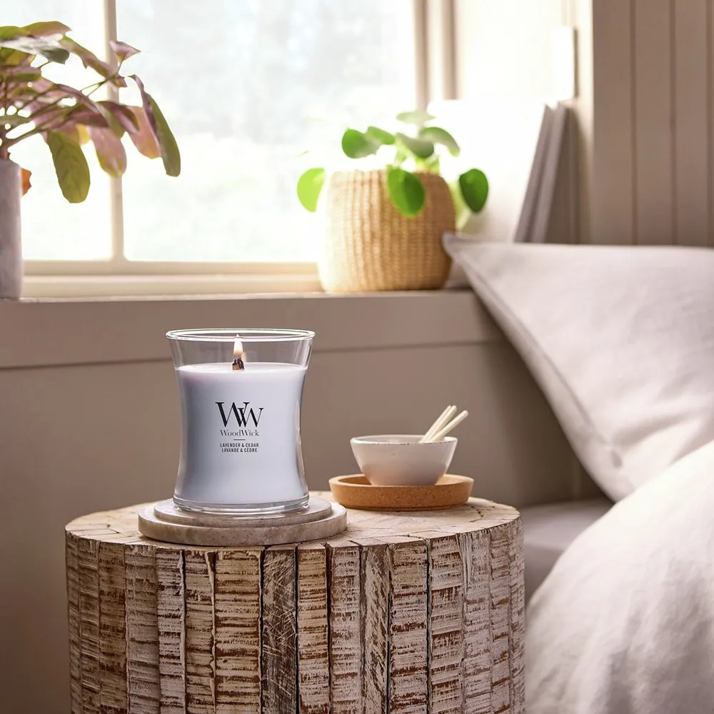 Lavender & Cedar duftlys med trævæge 275 g
