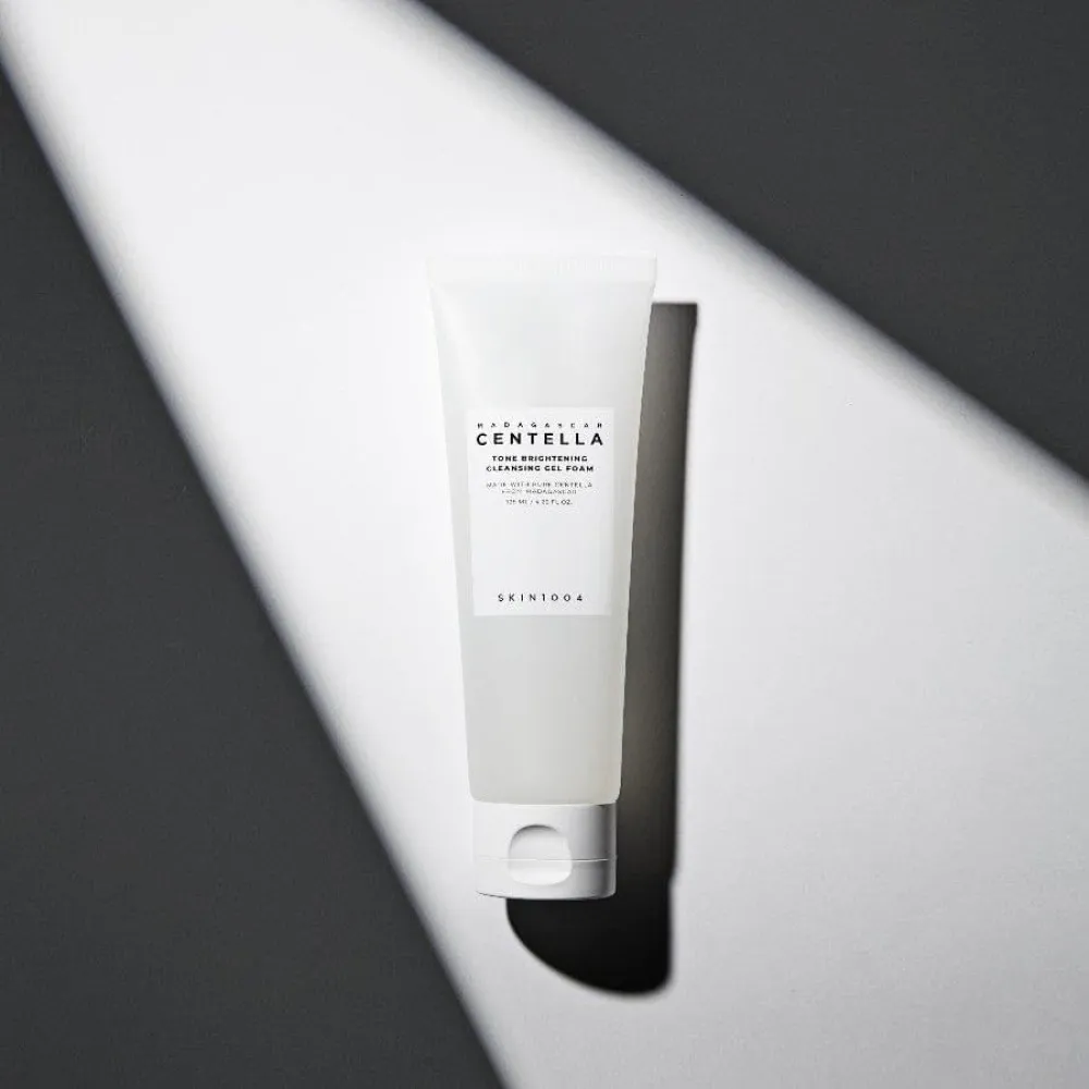 Madagascar Centella Tone Brightening Cleansing Gel Foam skummende rensegel til glød og hydrering 125 ml