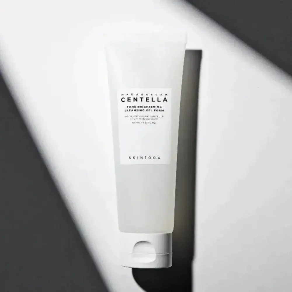 Madagascar Centella Tone Brightening Cleansing Gel Foam skummende rensegel til glød og hydrering 125 ml