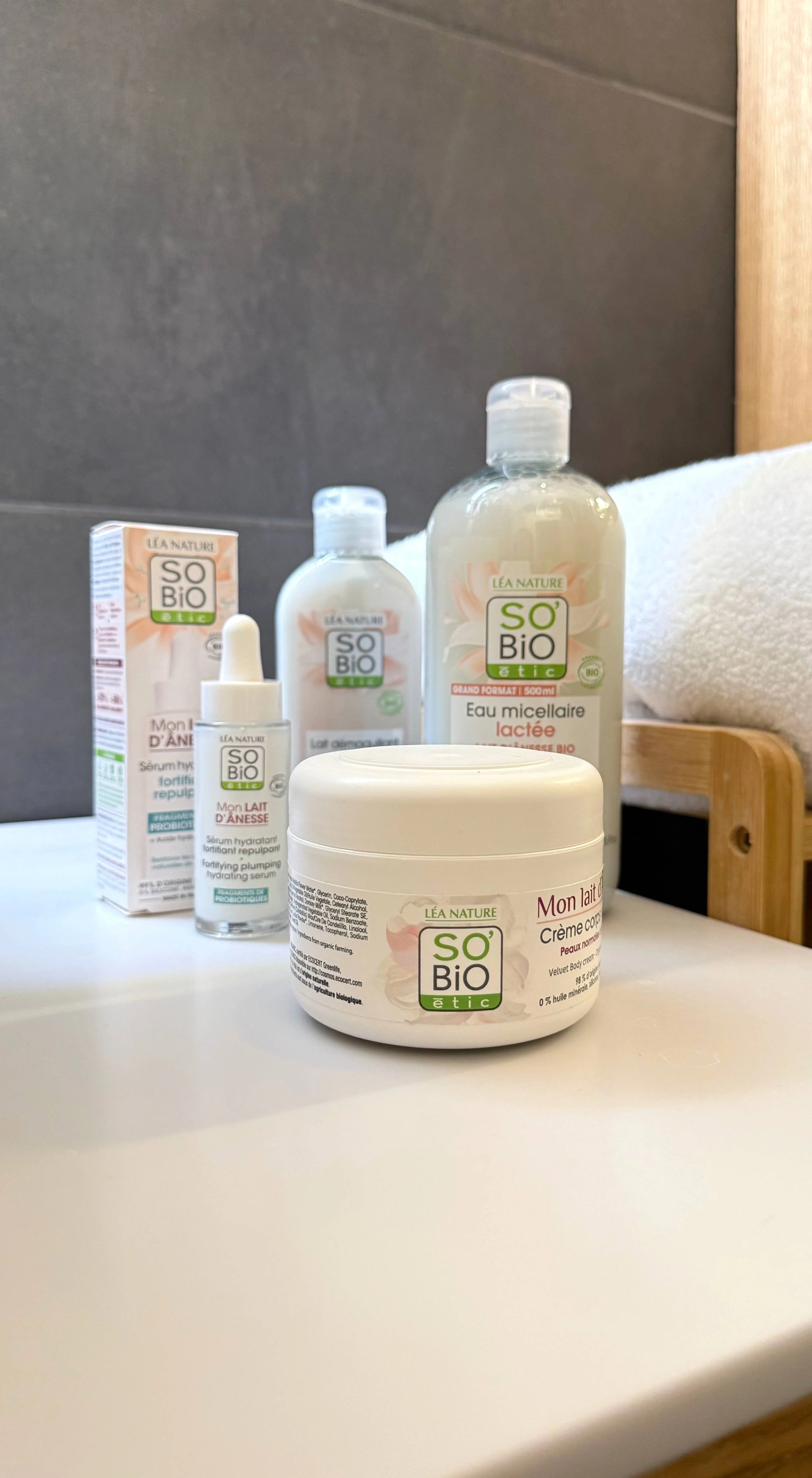 SO’BiO étic Nærende kropscreme med økologisk æselmælk (200 ml) - også til sensitiv hud