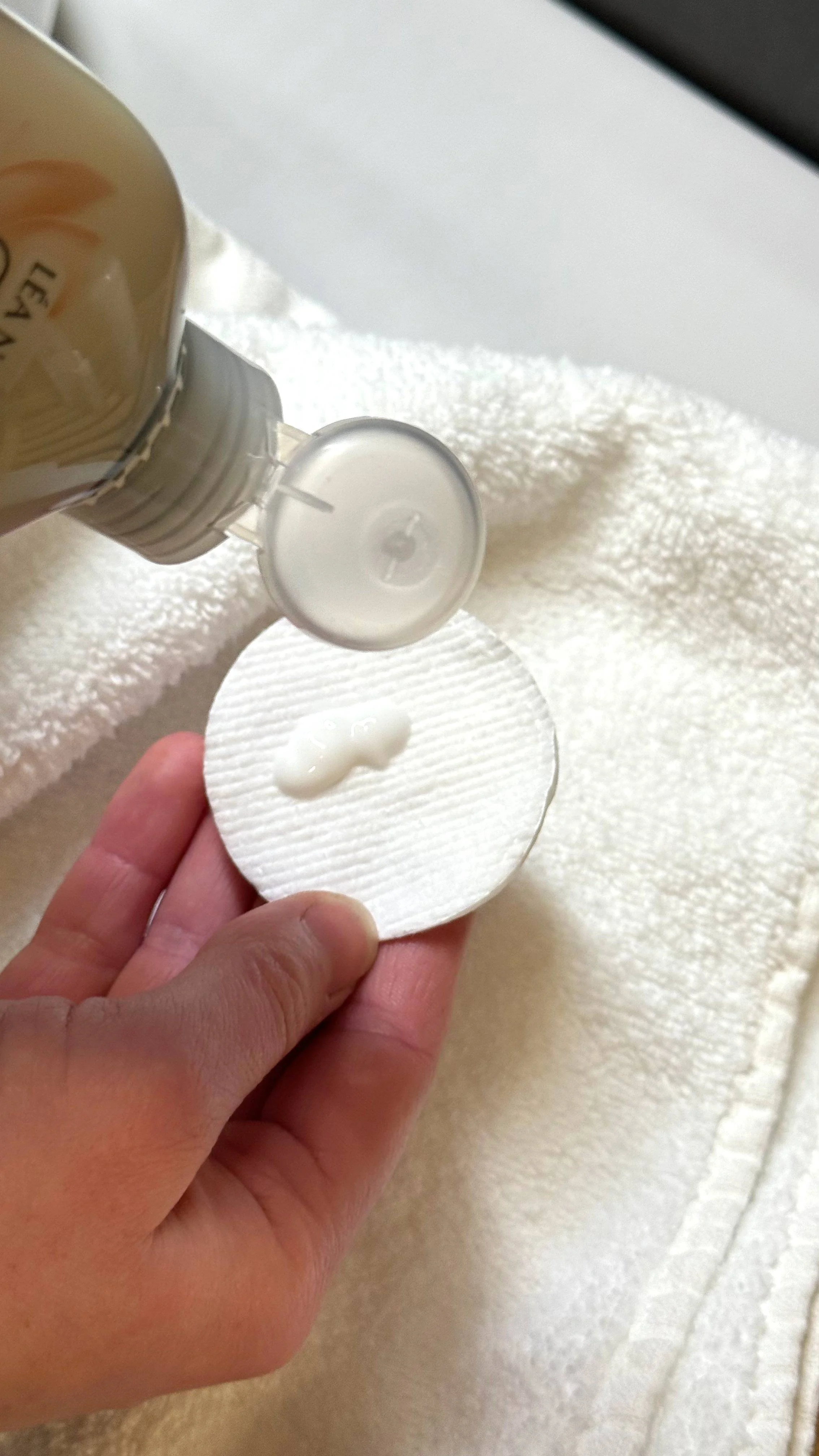 SO’BiO étic Rensemælk med økologisk æselmælk (200 ml) - fjerner skånsomt makeup og urenheder