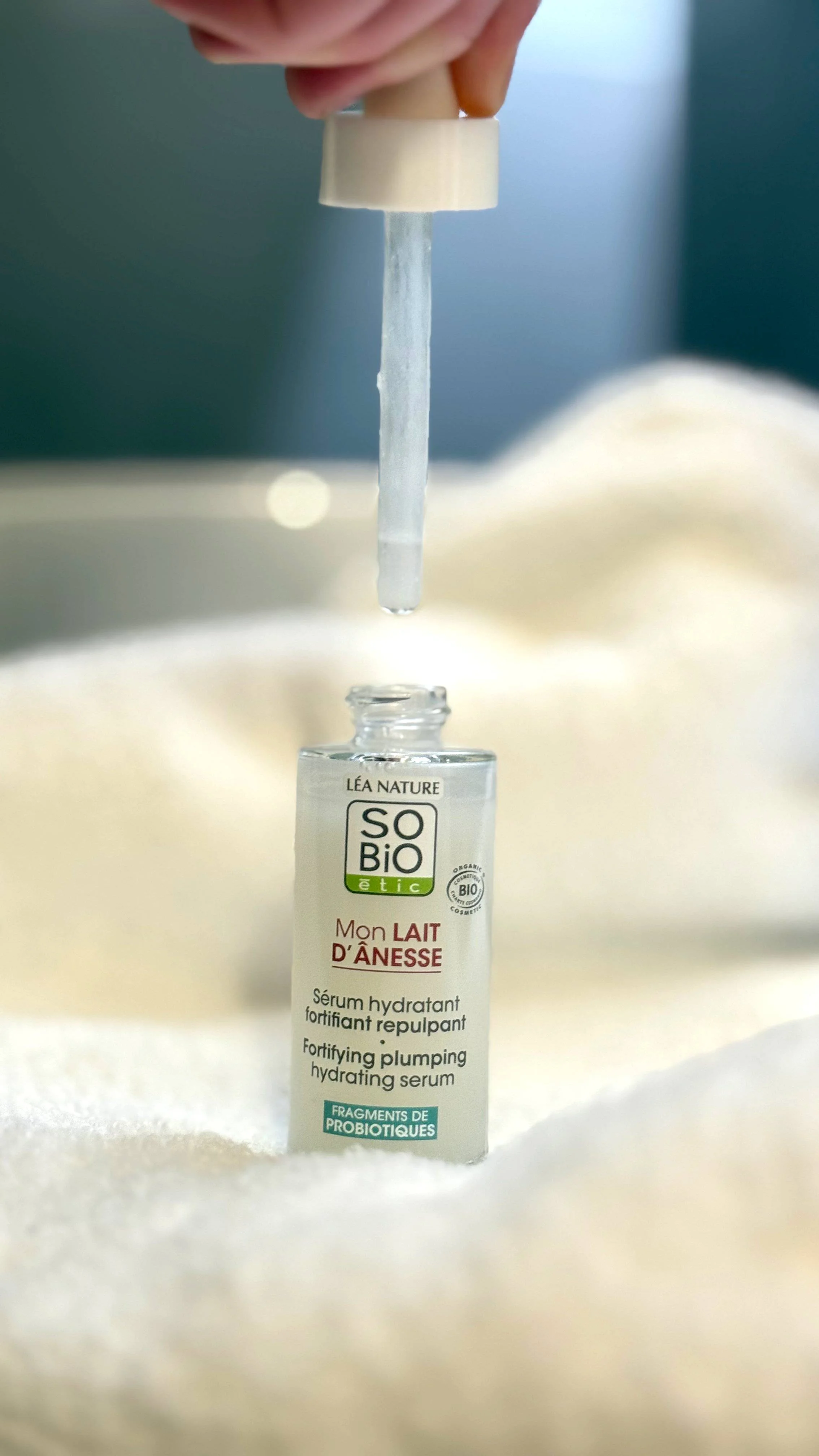 SO’BiO étic Styrkende fugtserum med økologisk æselmælk (30 ml) - med hyaluronsyre