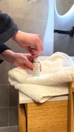 SO’BiO étic Styrkende fugtserum med økologisk æselmælk (30 ml) - med hyaluronsyre