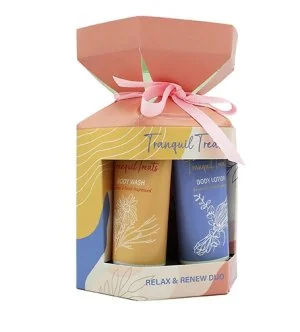 The Indulgent Bathing Co. Tranquil Treats gavesæt brusegel + bodylotion 50 ml + badesvamp