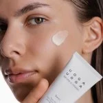 Uoga Uoga Skånsom ansigtspeeling med kvædeekstrakt Swirl (40 ml) - også velegnet til sensitiv hud