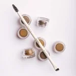 Uoga Uoga Cremet brynpomade (2,5 ml) 792 Forest Path - Dark Brown - 3 nuancer til optisk tættere bryn