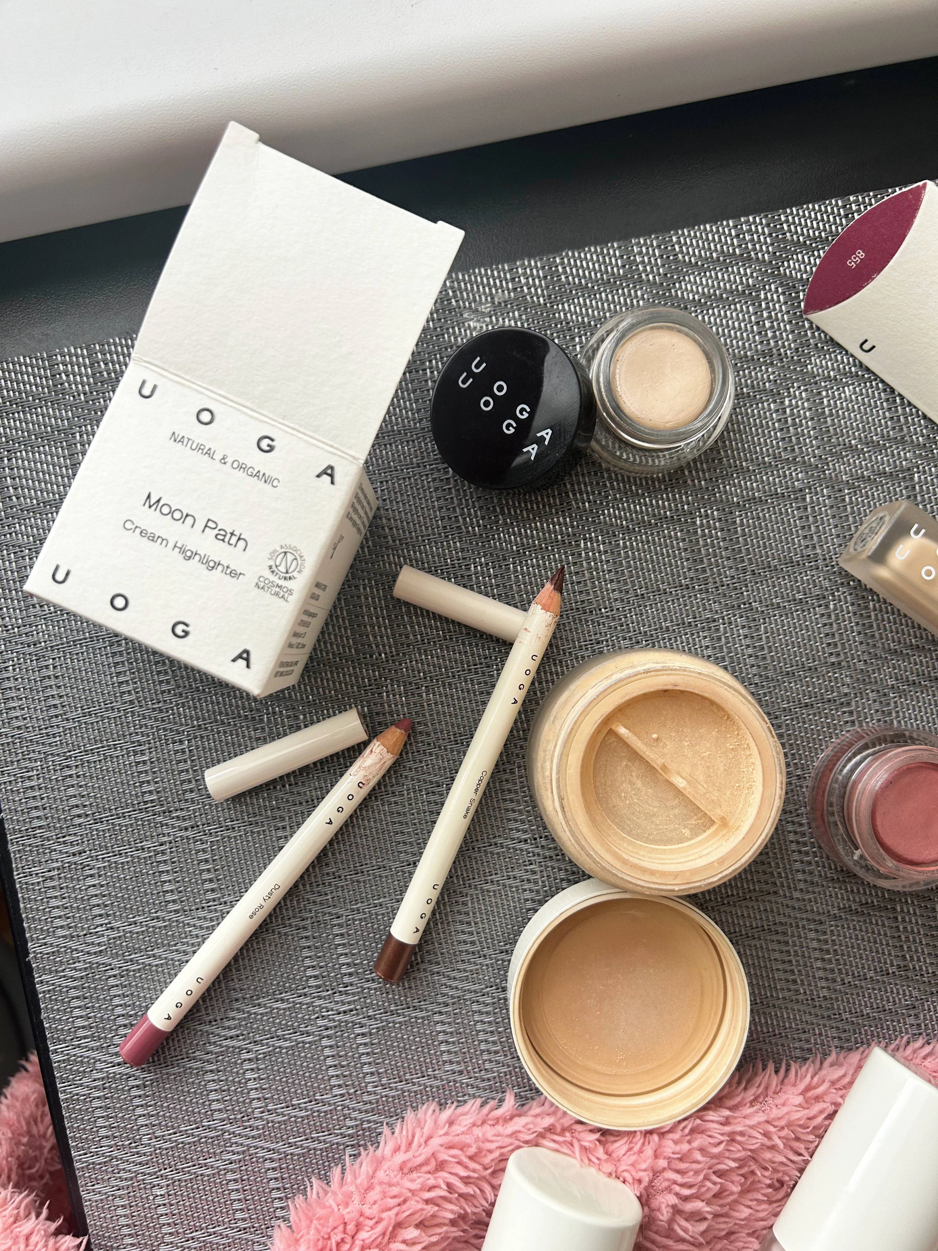 Uoga Uoga Cremet øjenbrynspomade (2,5 ml) 797 Pebbles & Salt - Blond - 3 nuancer for optisk tættere bryn