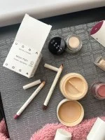 Uoga Uoga Cremet øjenbrynspomade (2,5 ml) 797 Pebbles & Salt - Blond - 3 nuancer for optisk tættere bryn