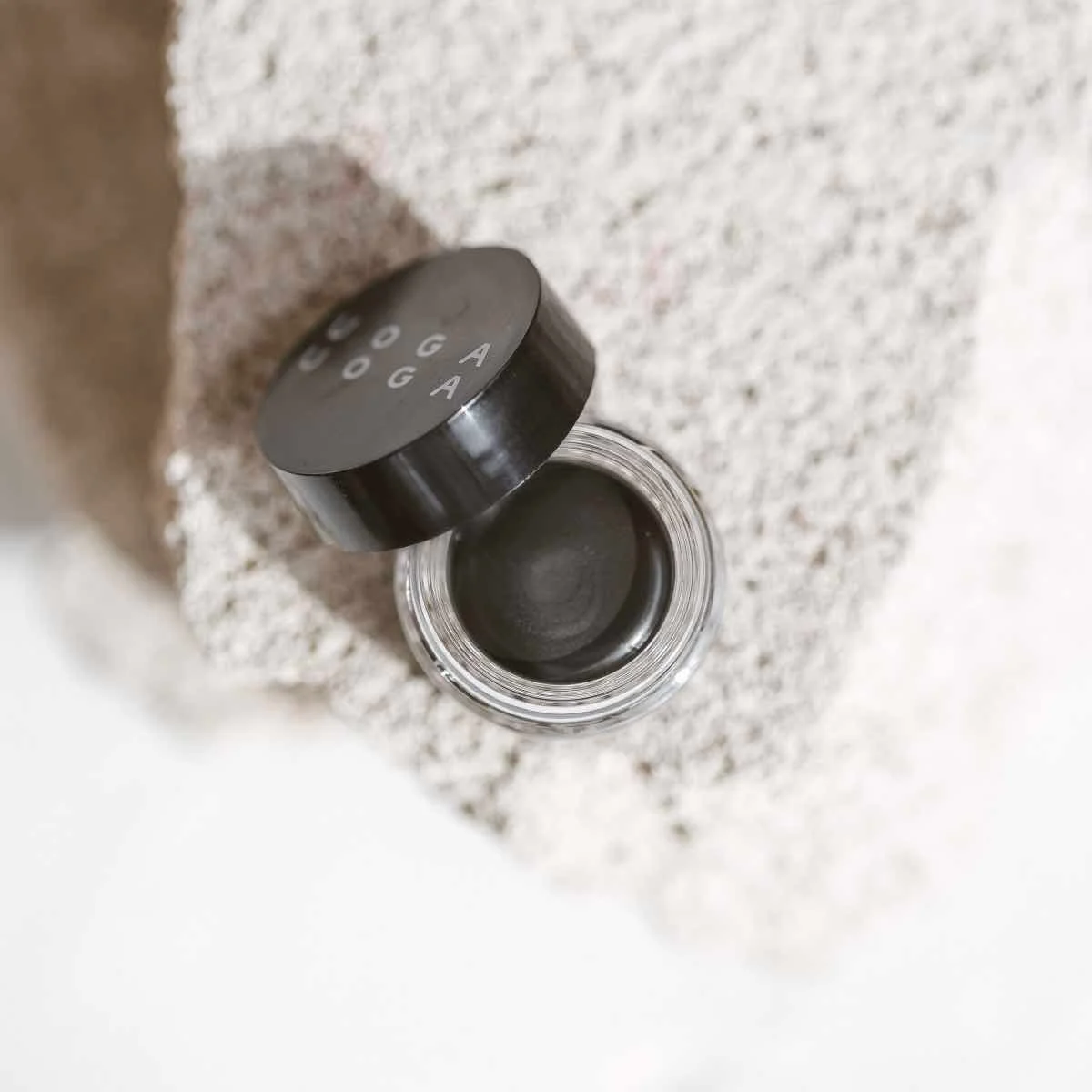 Uoga Uoga Cremet eyeliner (2,5 ml) - Black Drama - Sort - til både dag- og aftenmakeup