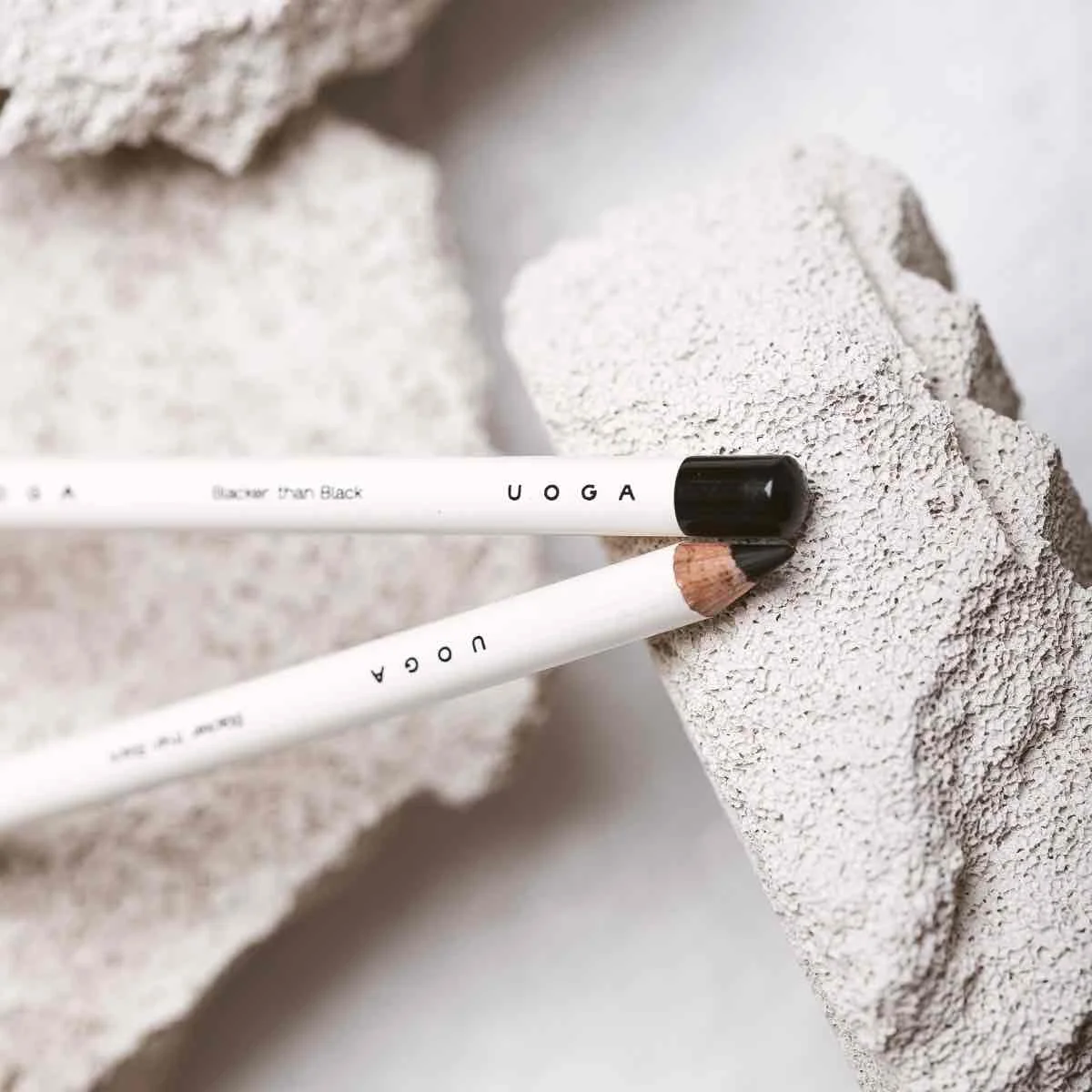 Uoga Uoga Blød øjenblyant BIO 850 Blacker than Black - Sort - 4 nuancer til ethvert look