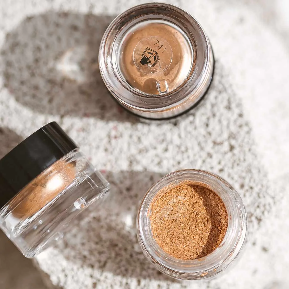 Uoga Uoga Løs mineralsk øjenskygge med rav (1 g) 740 Star Box - 10 nuancer