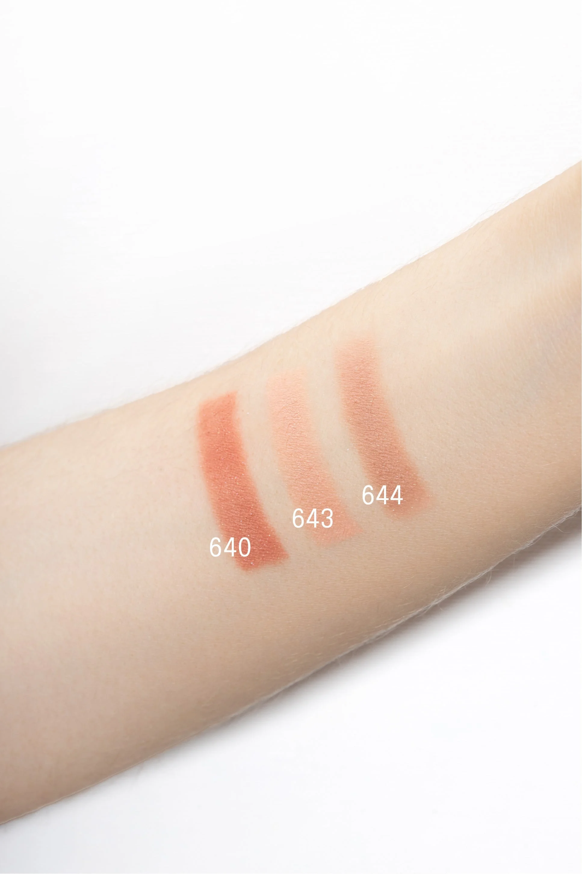 Uoga Uoga Mineralsk løs pudderblush med rav (5 g) 6435 Peachy - naturlig fremhævelse af kinderne i 3 nuancer