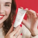 Uoga Uoga Regenererende ansigtspeeling med tranebær (40 ml) - for glattere og mere strålende hud