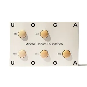 Uoga Uoga Prøvesæt af flydende mineralsk foundation og serum med SPF 20, økologisk (10 x 1 ml) - 10 nuancer af foundation