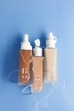 Uoga Uoga Flydende mineral foundation og serum SPF 20 BIO (30 ml) 684 Salty Air - fugter og beskytter huden
