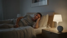 # Co znamená pískání v uších a proč večer sílí

Pískání v uších, odborně nazývané **tinnitus**, je v