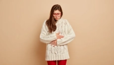 Hvordan slippe af med oppustethed ved hjælp af gamle husråd og urter